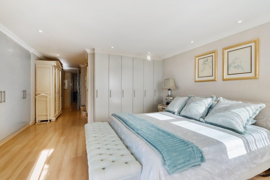 3 Bedroom Property for Sale in Sea Point Western Cape